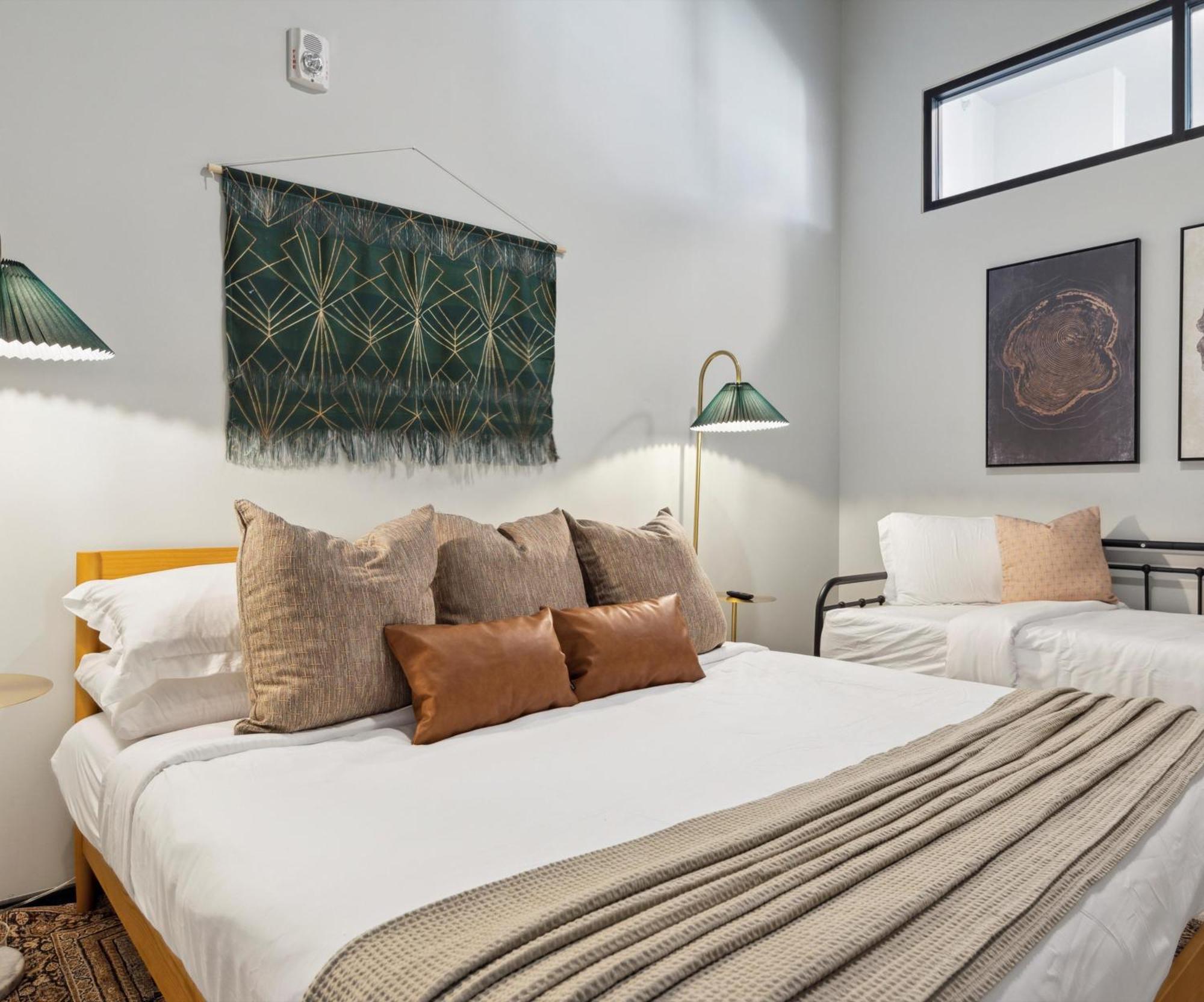 Large 3Br Apts & Studios, Free Parking, Gym, Game Room Philadelphia Rum bild