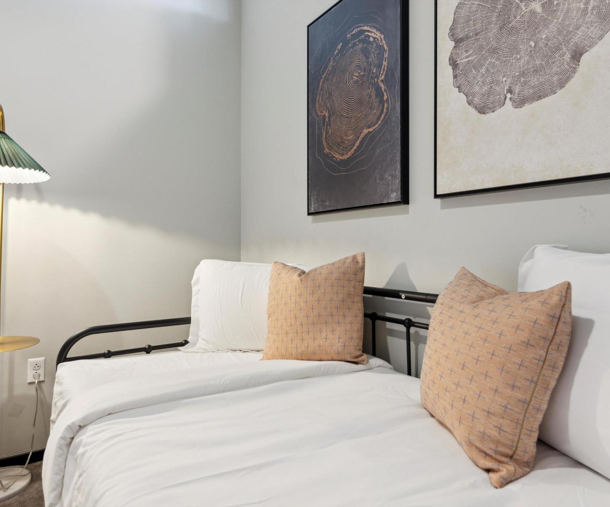Large 3Br Apts & Studios, Free Parking, Gym, Game Room Philadelphia Rum bild